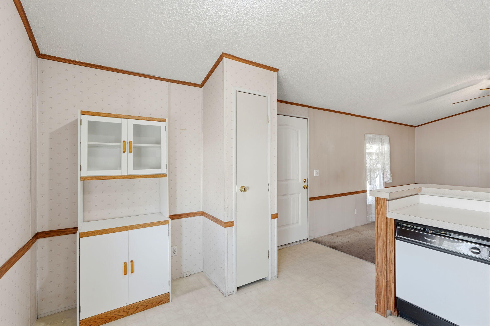 550 W Hermosa Street, 11