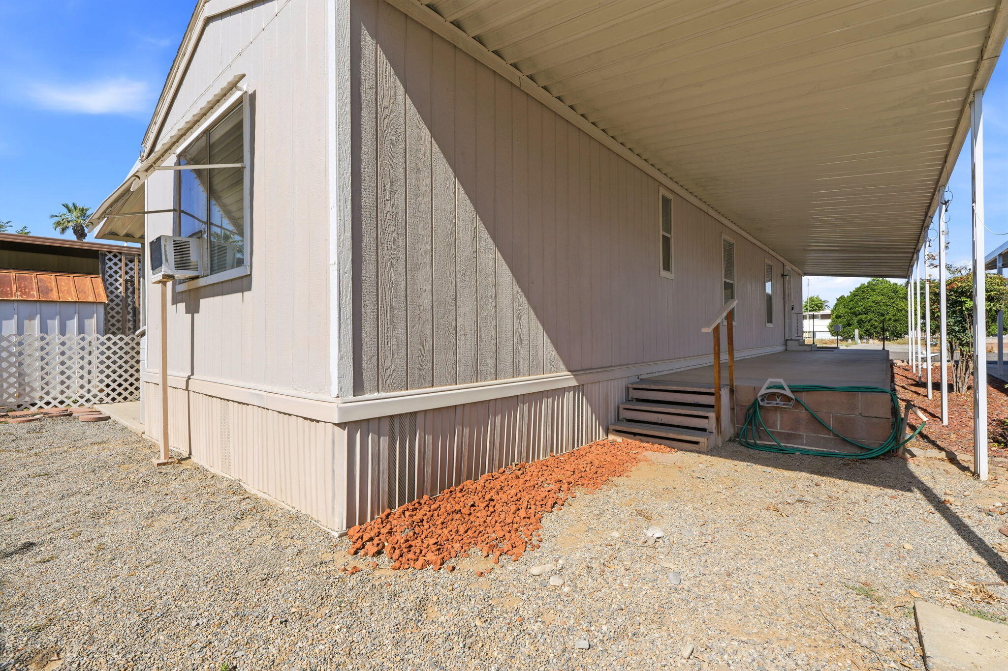 550 W Hermosa Street, 11