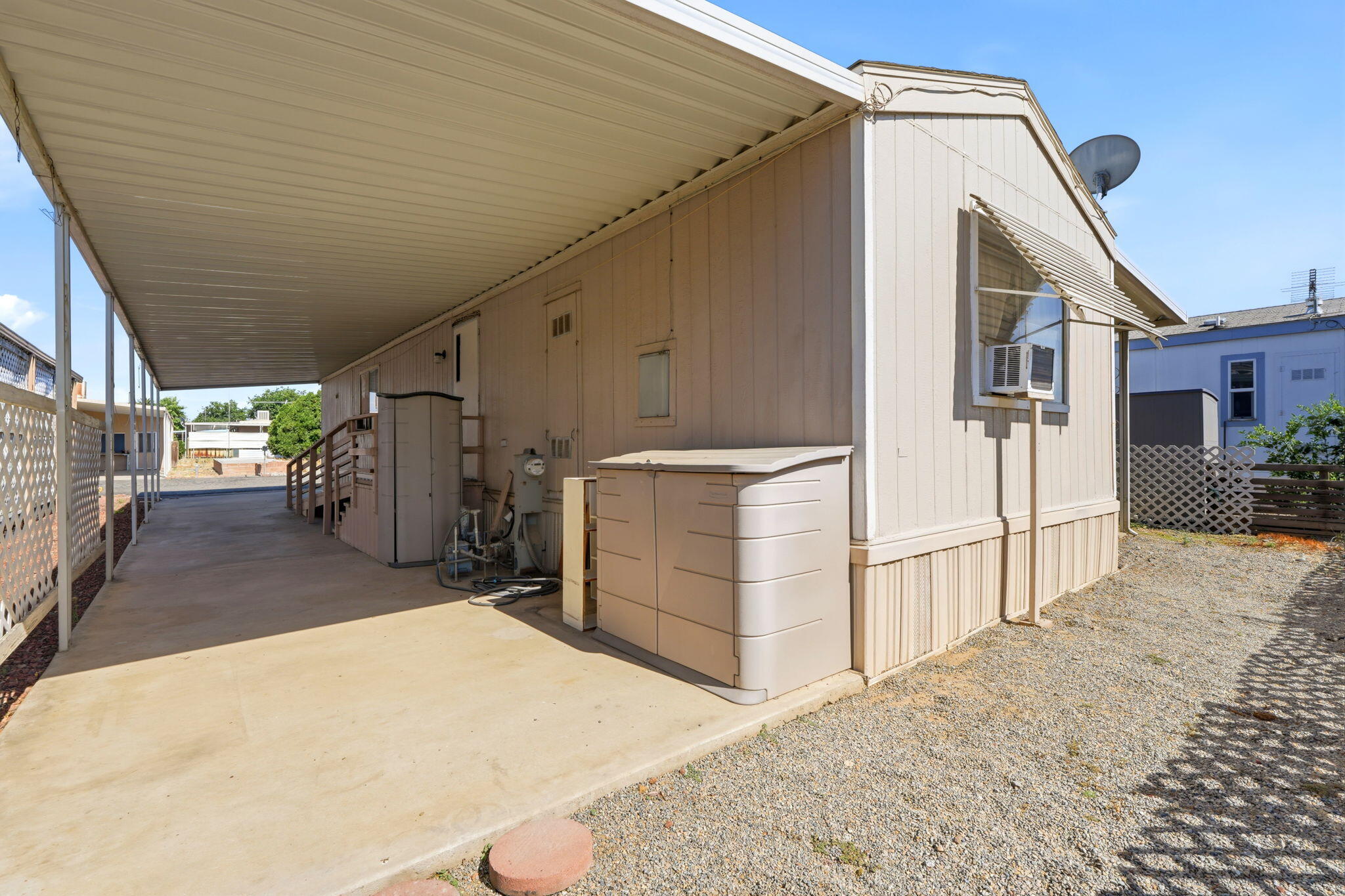 550 W Hermosa Street, 11