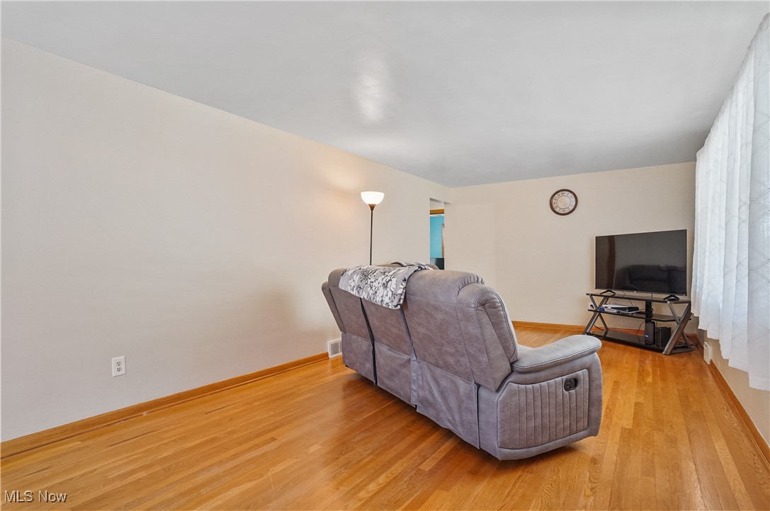 319 Hosford Avenue