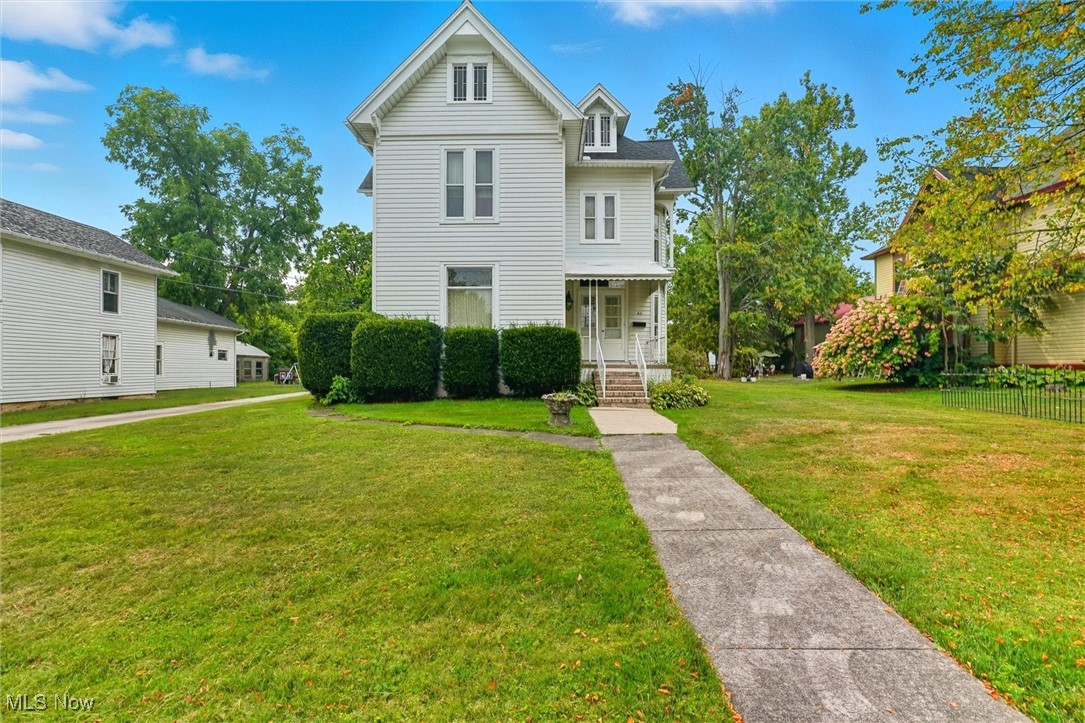 60 E Walnut Street
