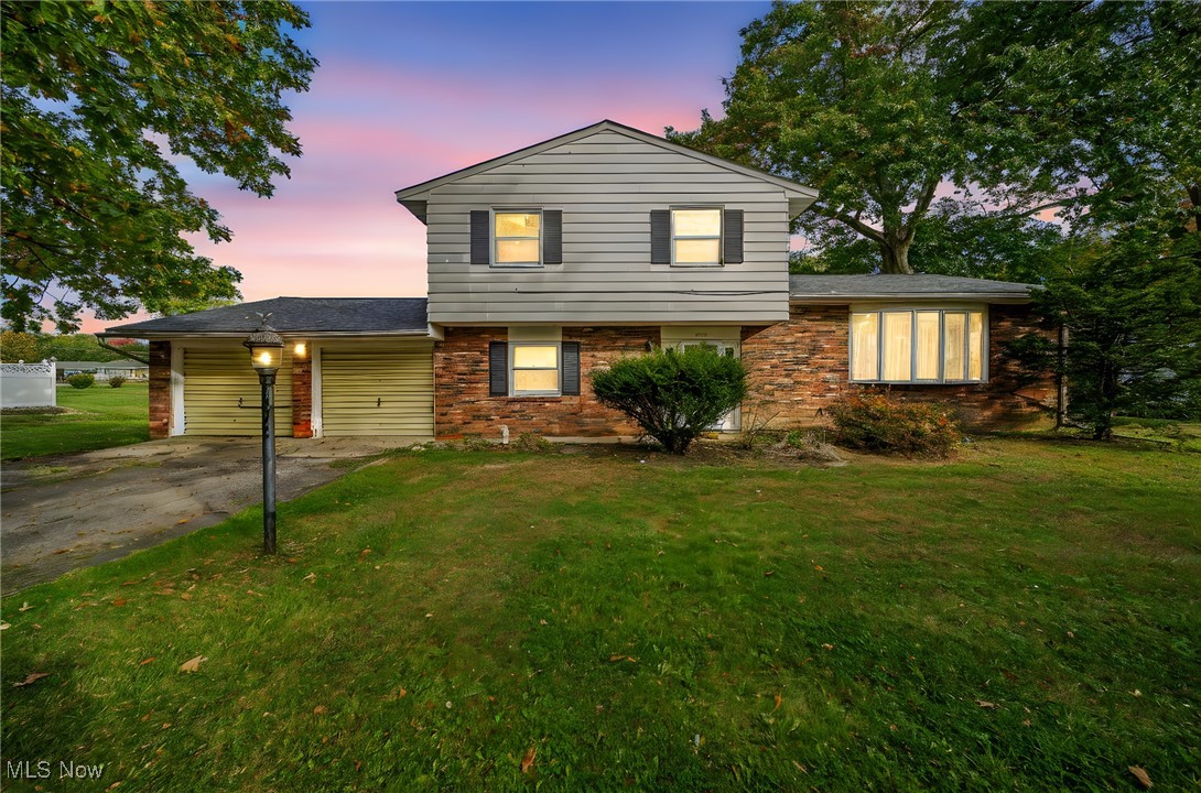 3335 N Maple Lane