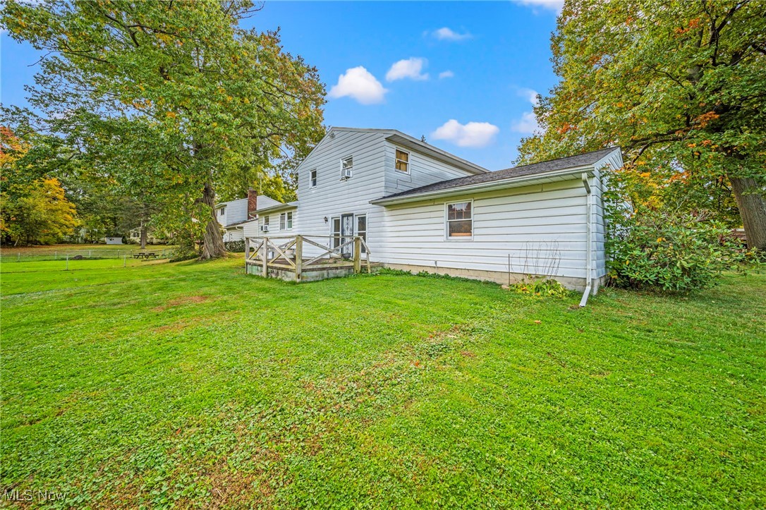 3335 N Maple Lane