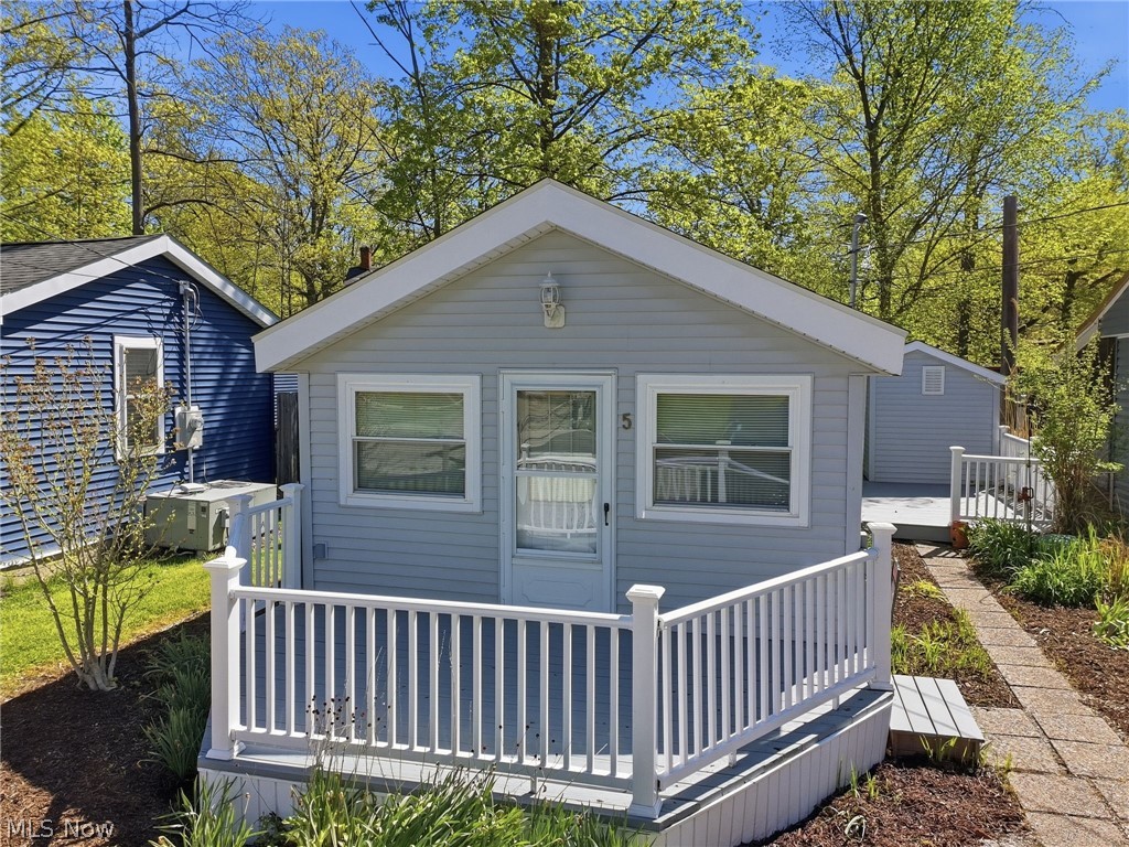 5825 Lake Road