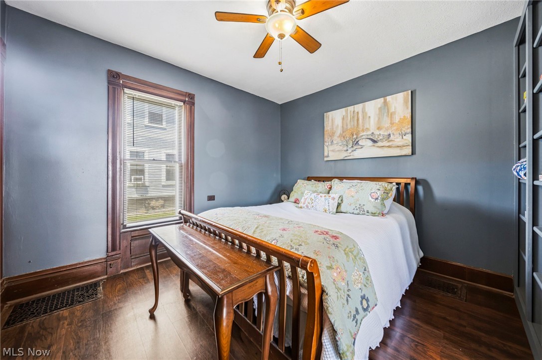1633 W 5th Street