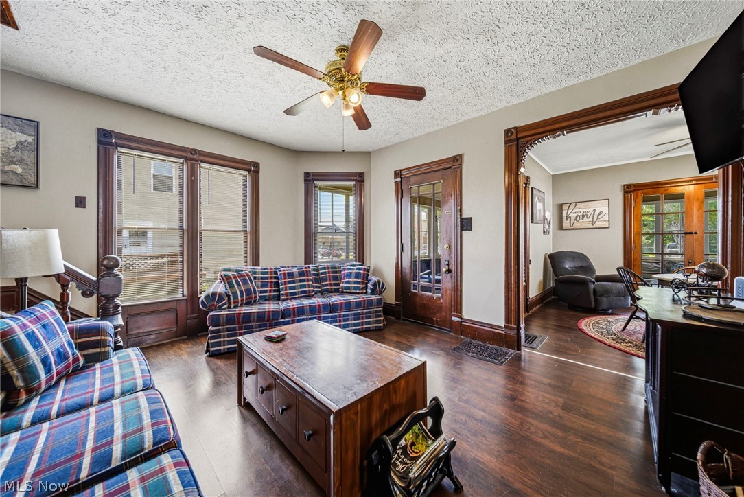 1633 W 5th Street