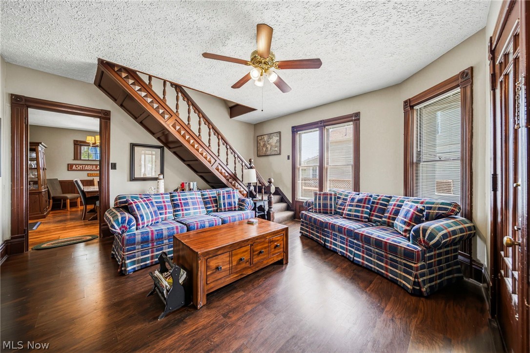 1633 W 5th Street