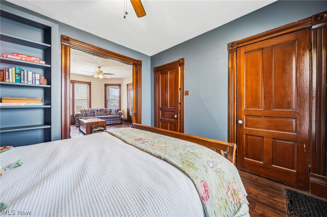 1633 W 5th Street