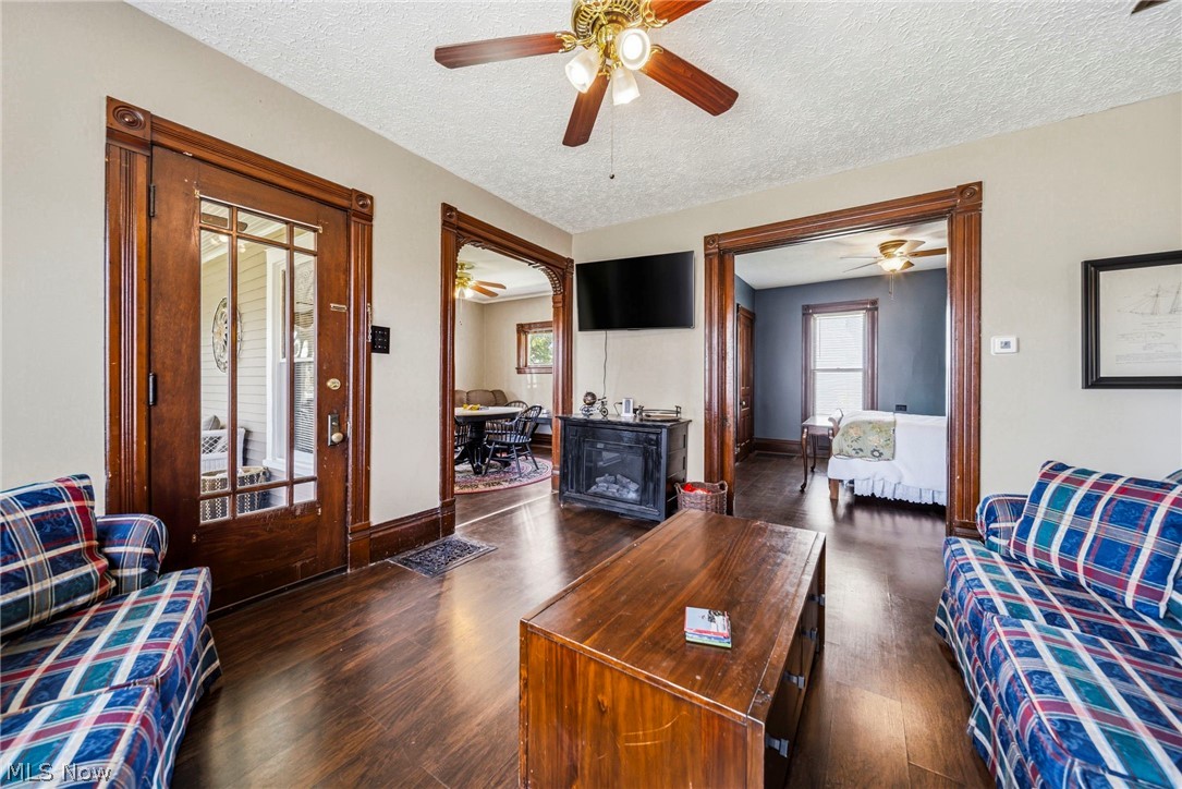 1633 W 5th Street