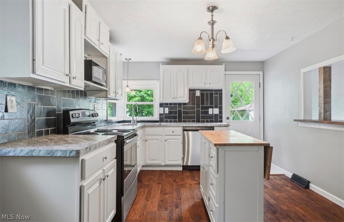 1403 Carson Road