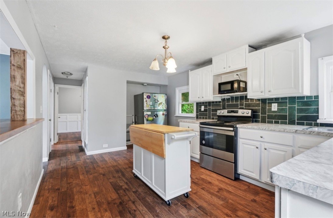 1403 Carson Road