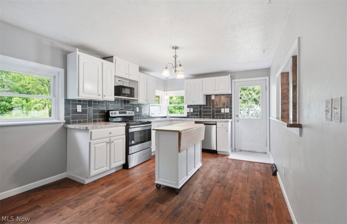 1403 Carson Road