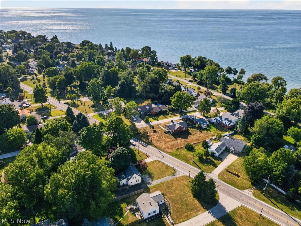 3912 Lake Road W