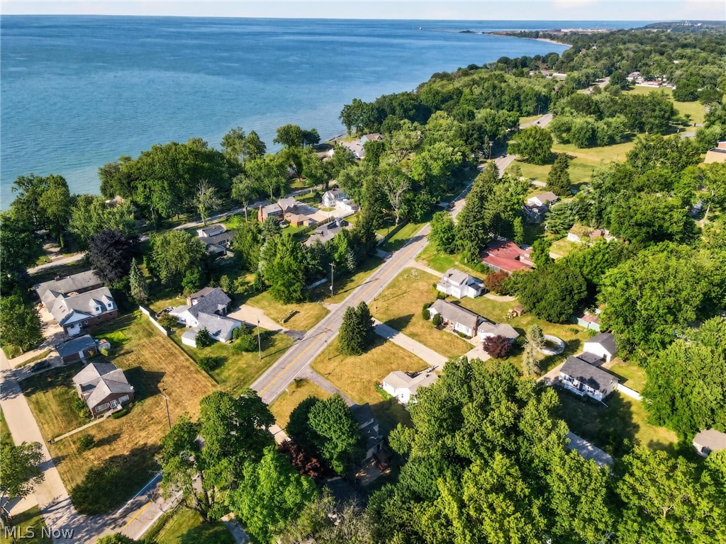 3912 Lake Road W