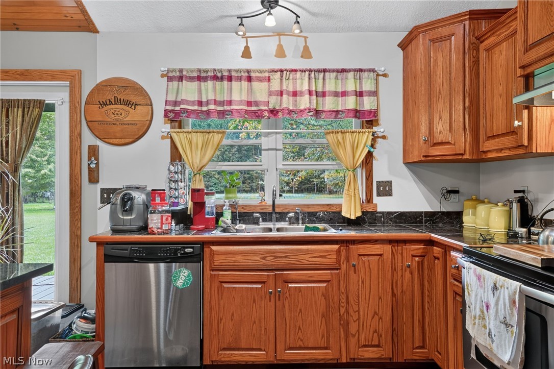 4393 Middle Road