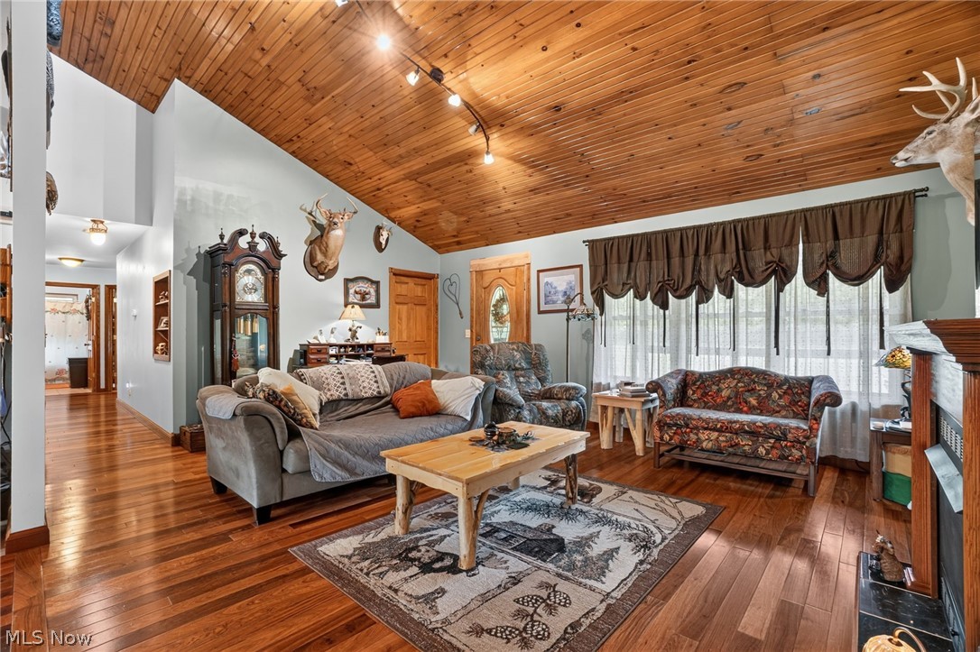 4393 Middle Road
