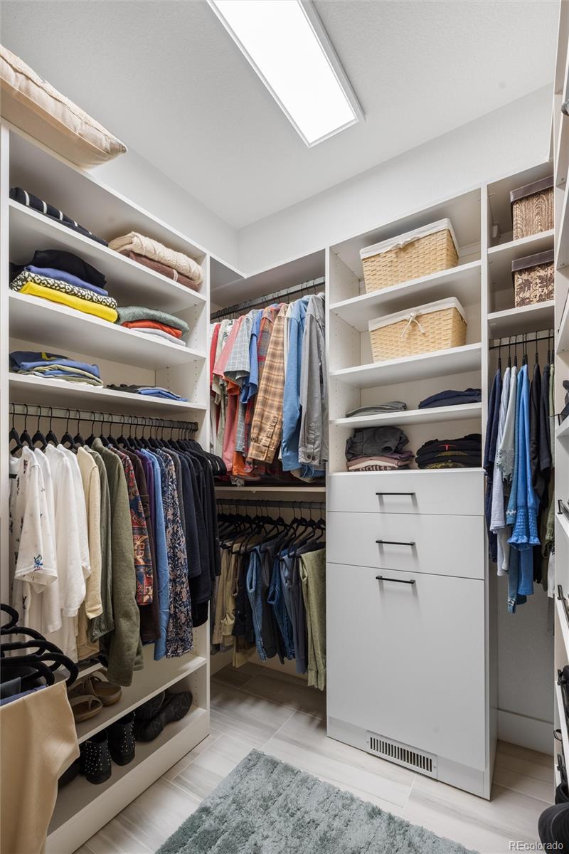 6823 Surrey Trail