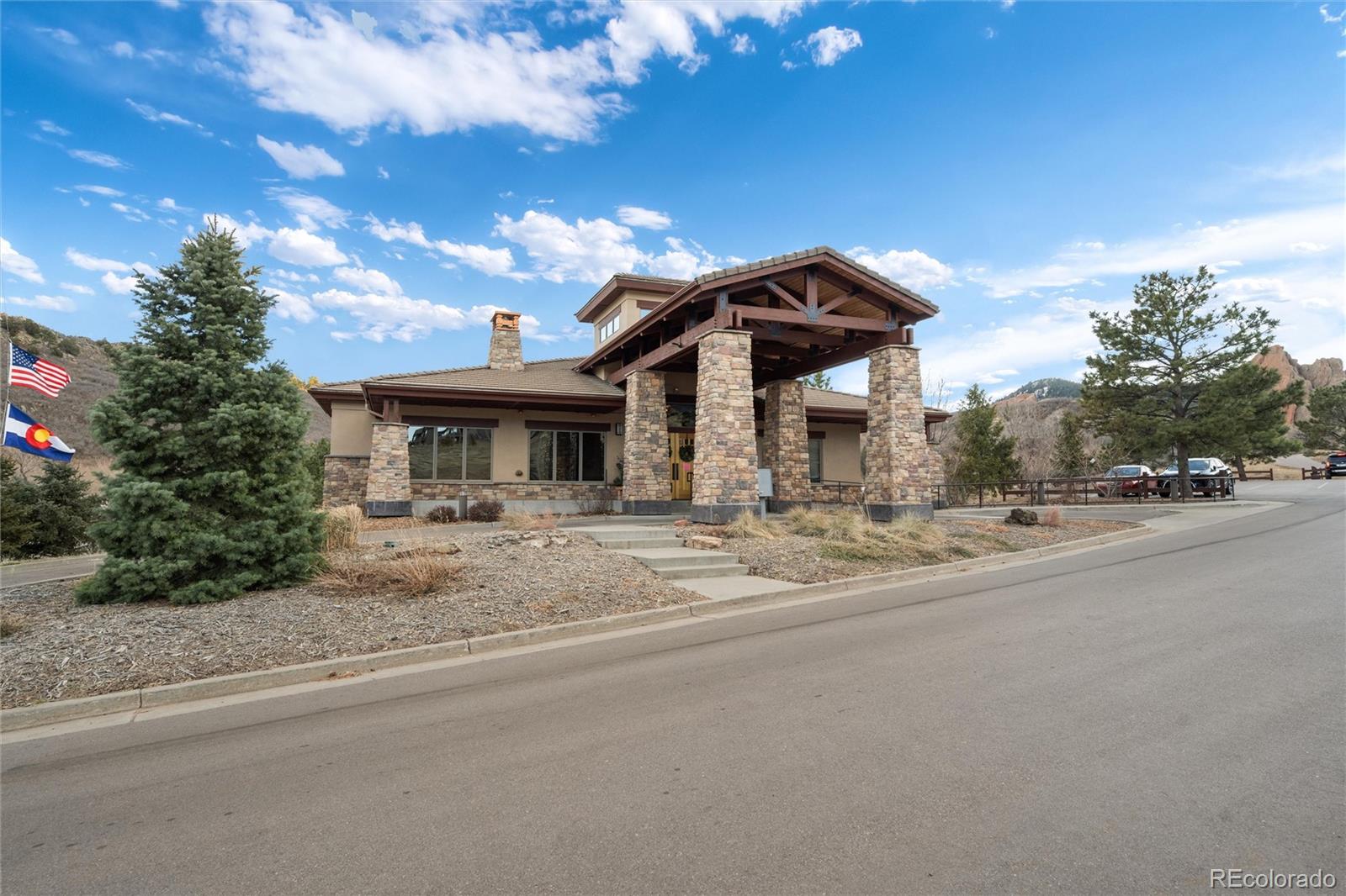 6823 Surrey Trail