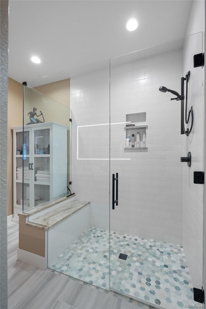 6823 Surrey Trail