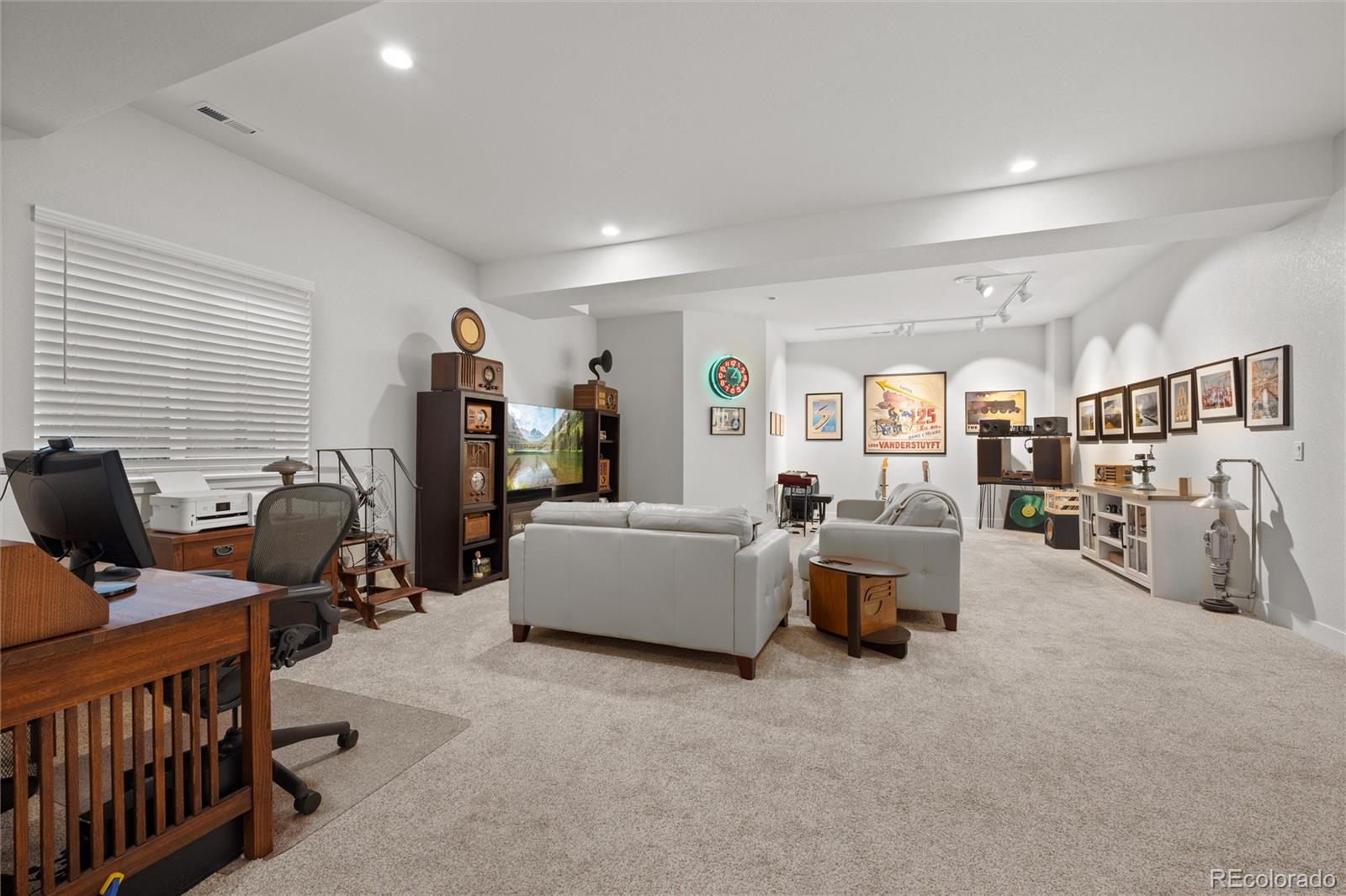 6823 Surrey Trail