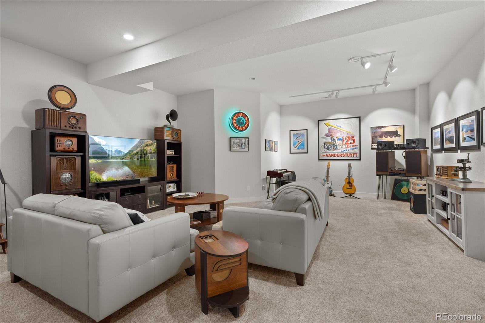 6823 Surrey Trail