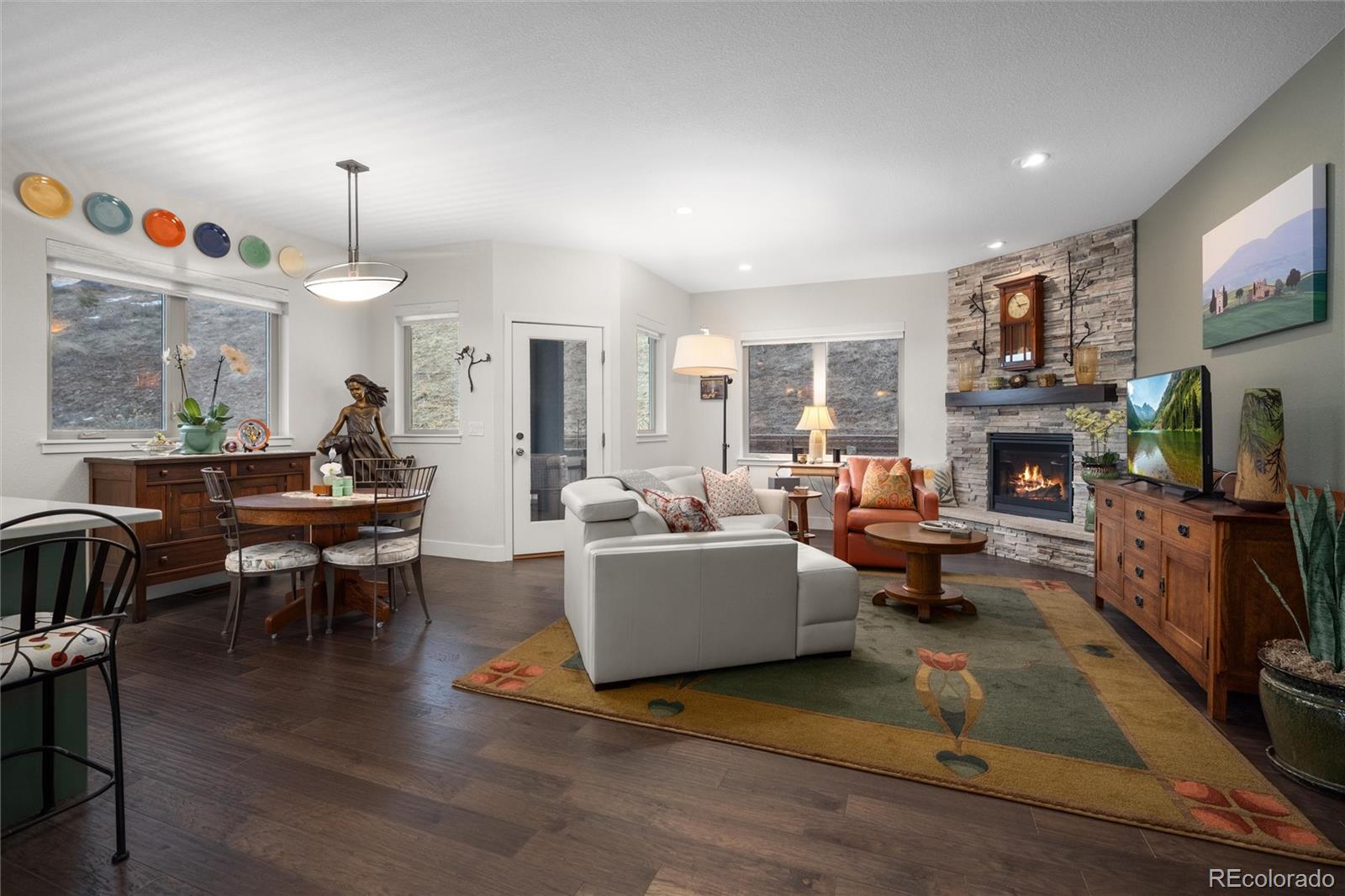 6823 Surrey Trail