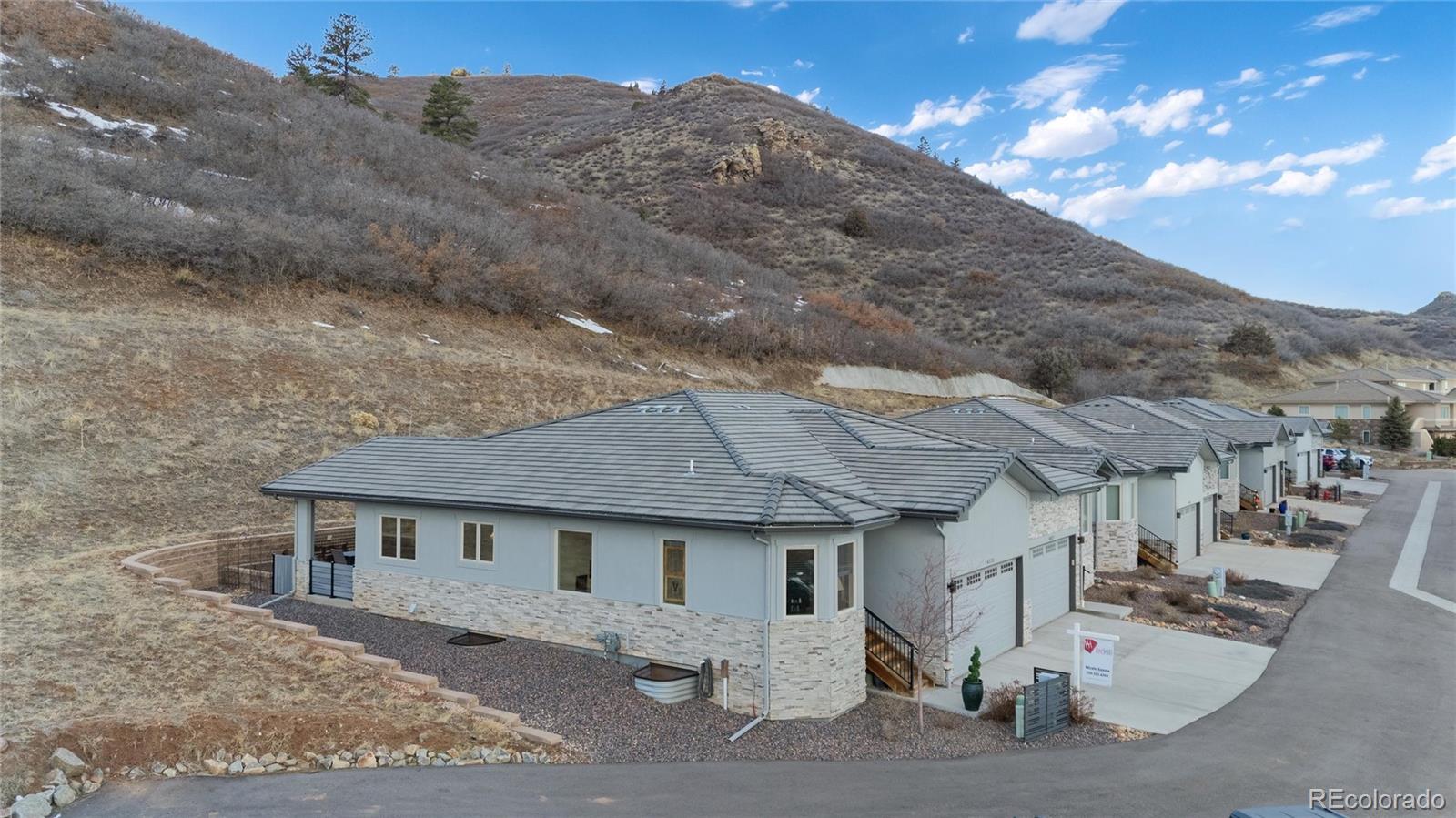 6823 Surrey Trail