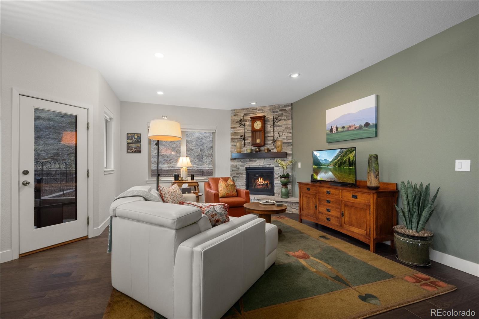 6823 Surrey Trail
