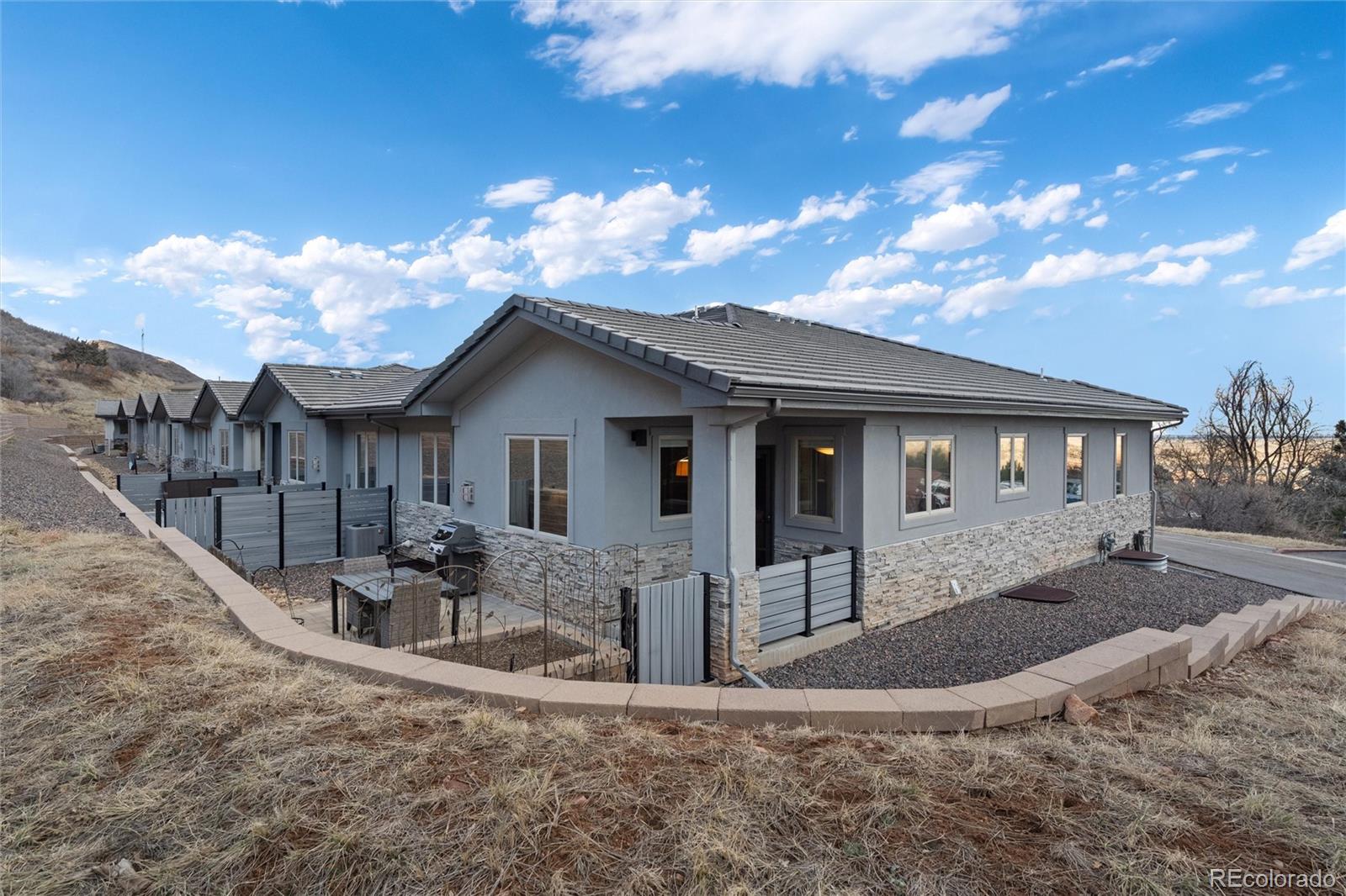 6823 Surrey Trail