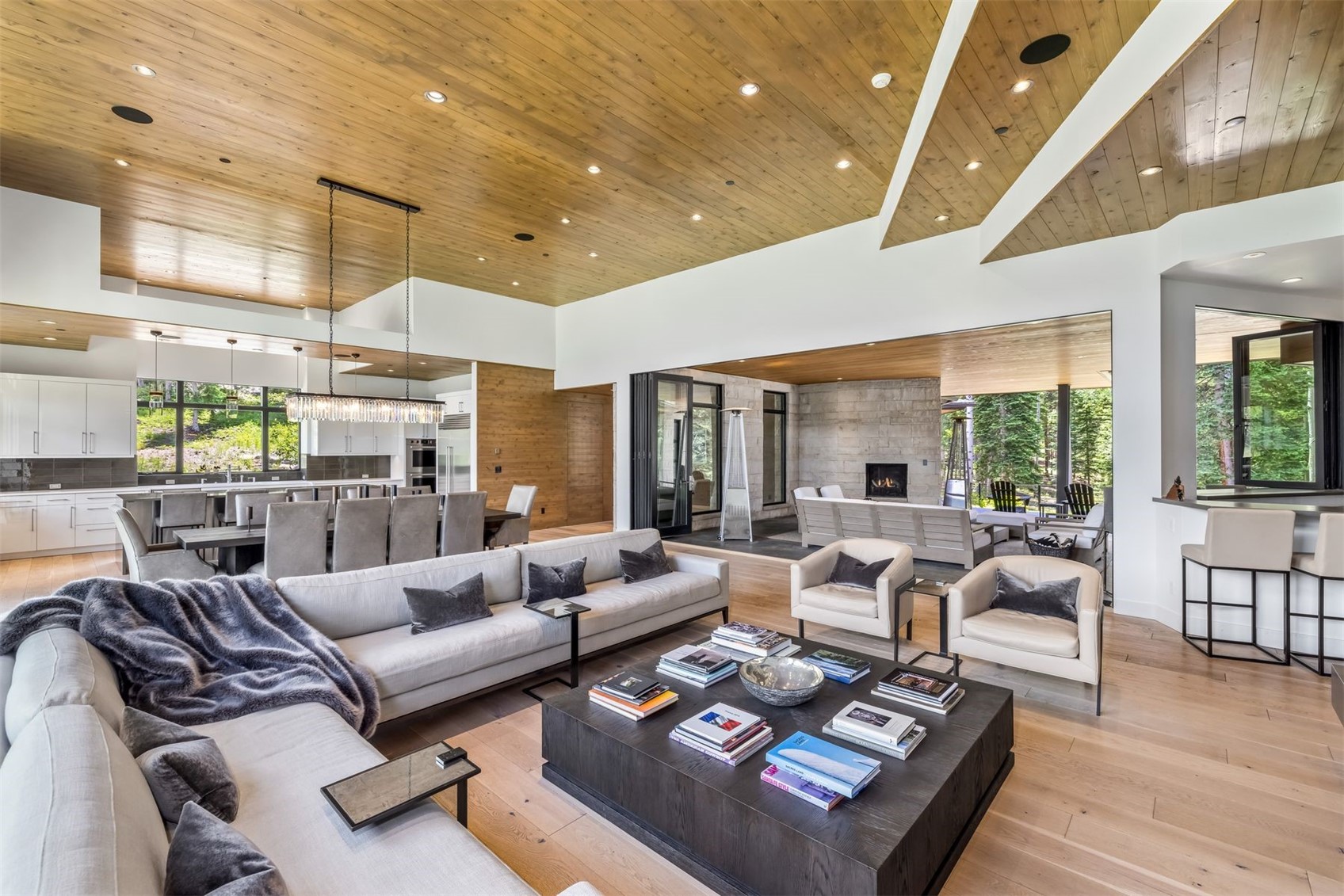 585 Two Cabins DRIVE