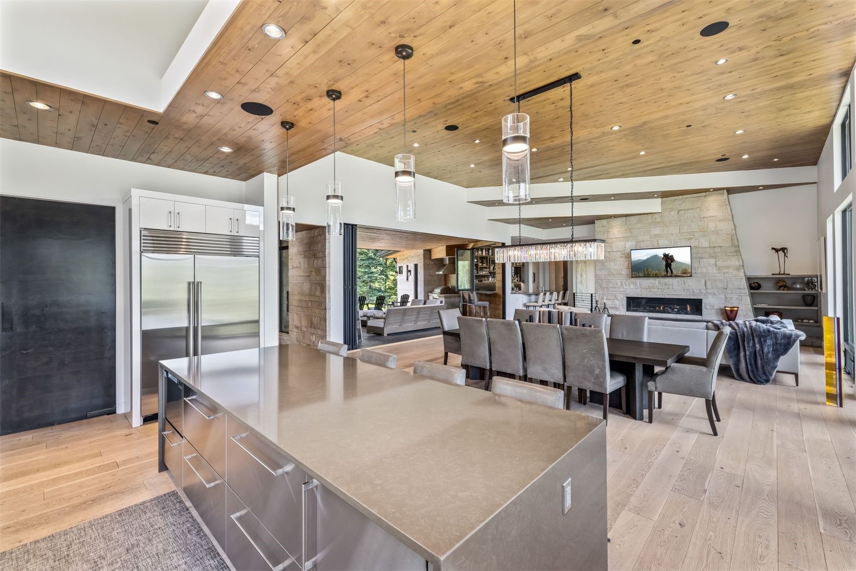 585 Two Cabins DRIVE