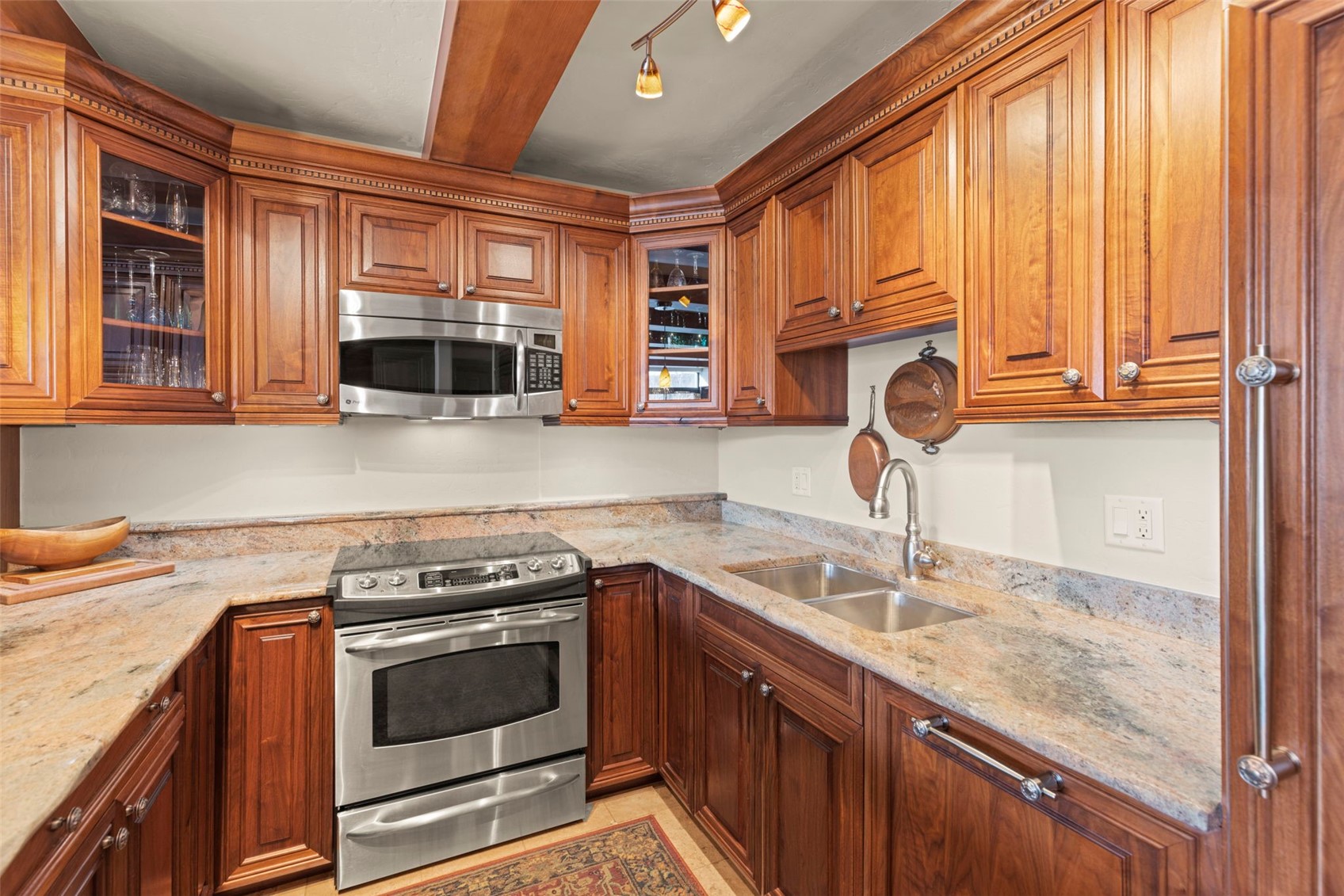 104 Wheeler PLACE 208