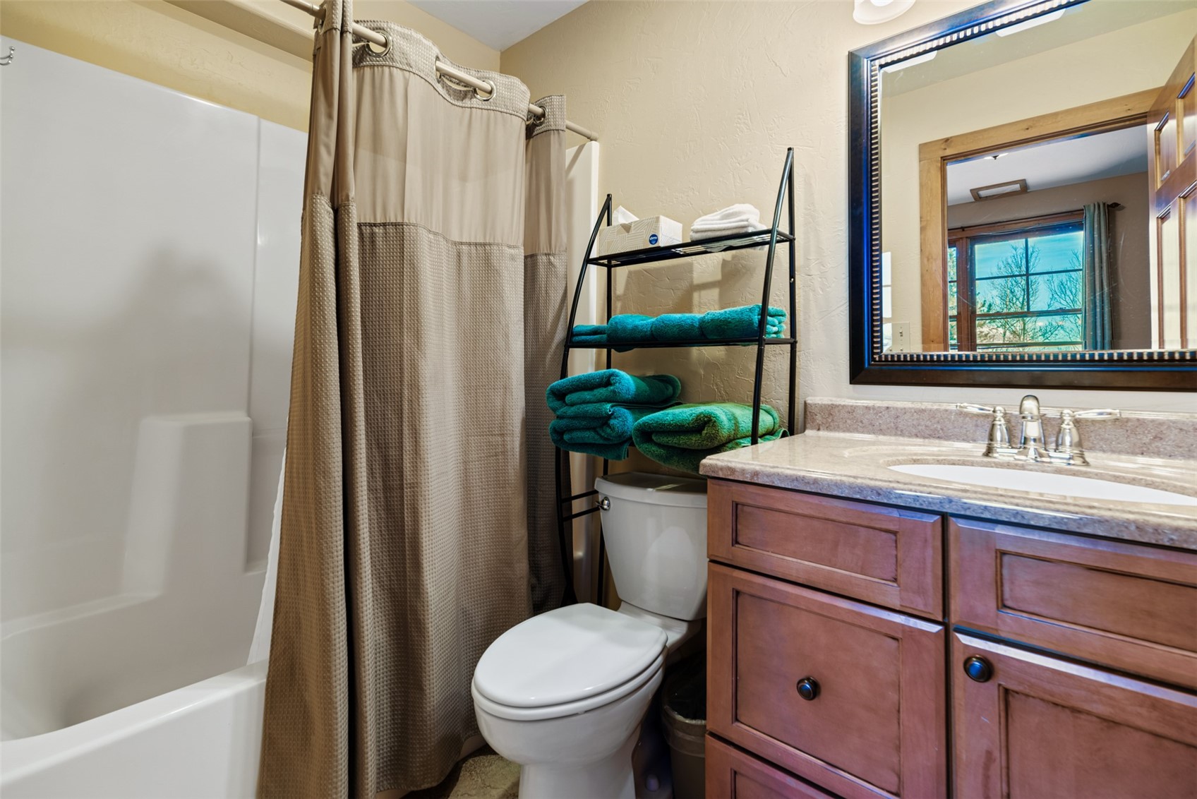 380 Black Hawk CIRCLE