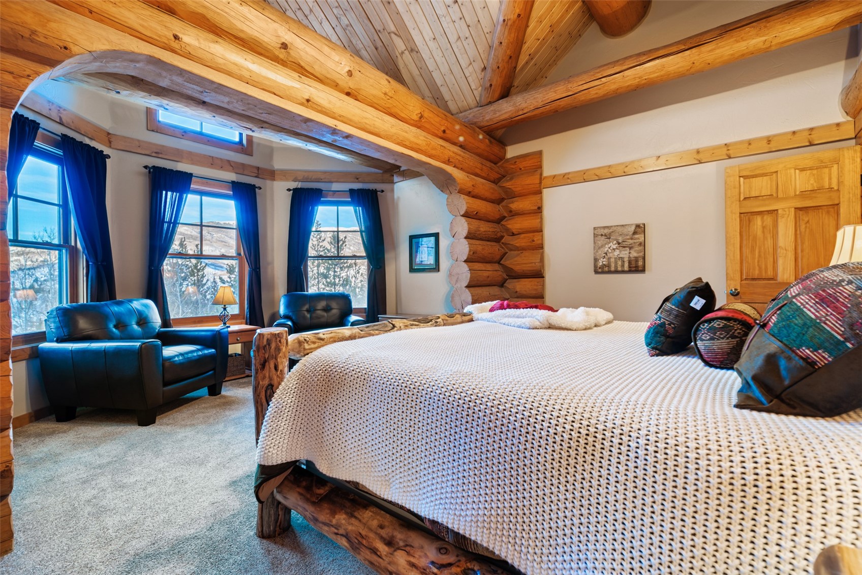 380 Black Hawk CIRCLE