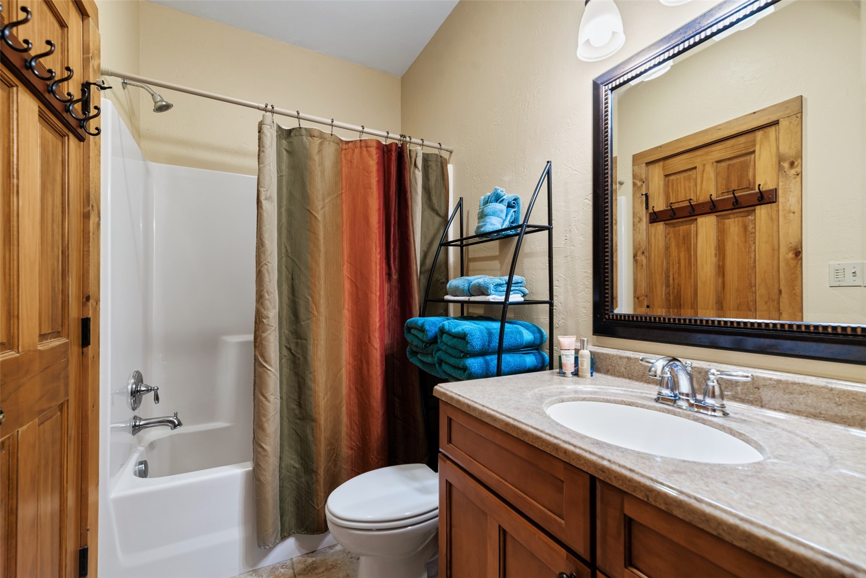 380 Black Hawk CIRCLE