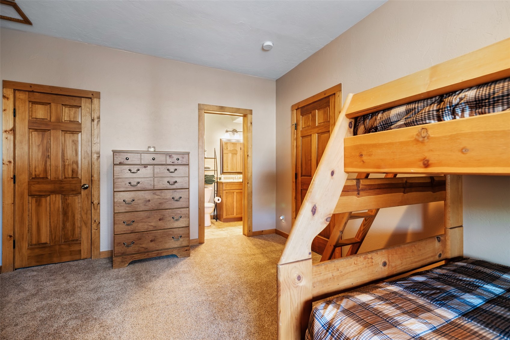 380 Black Hawk CIRCLE