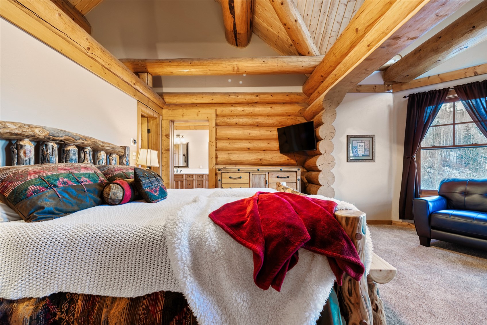 380 Black Hawk CIRCLE