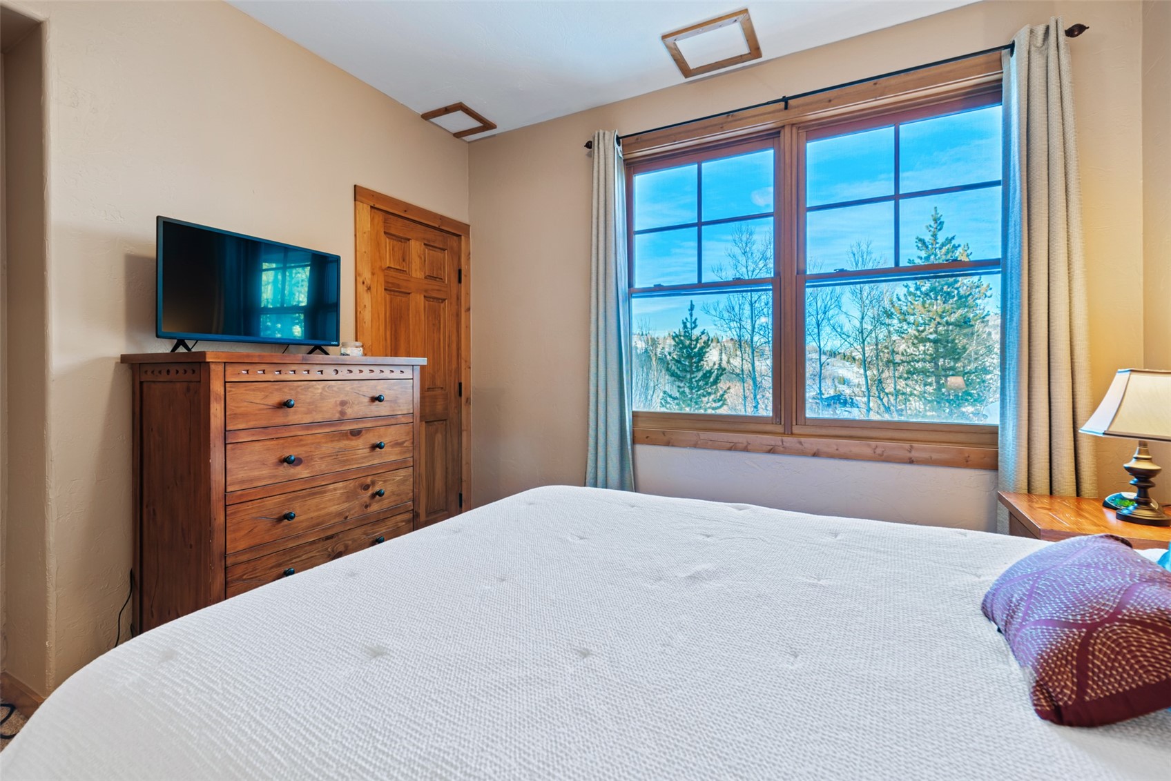 380 Black Hawk CIRCLE