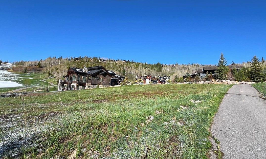 2911 Ninth Green COURT