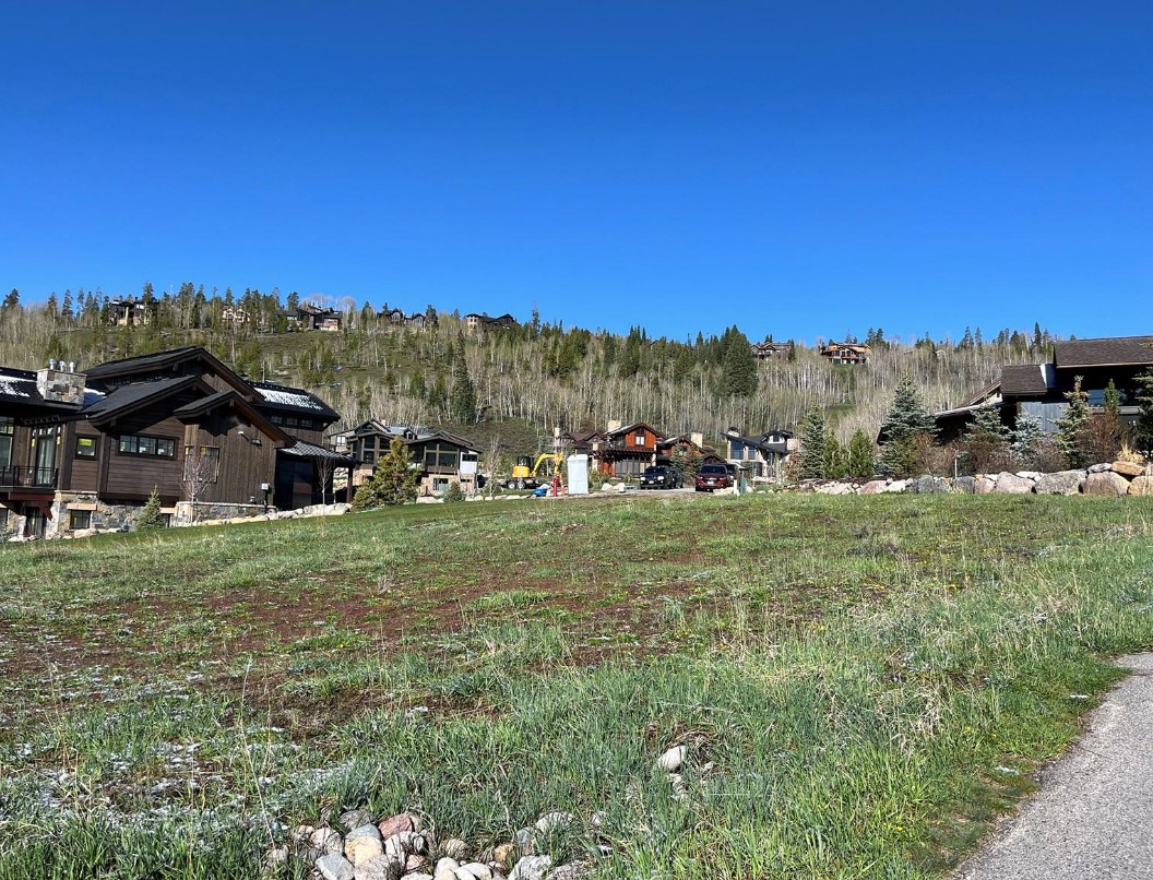 2911 Ninth Green COURT