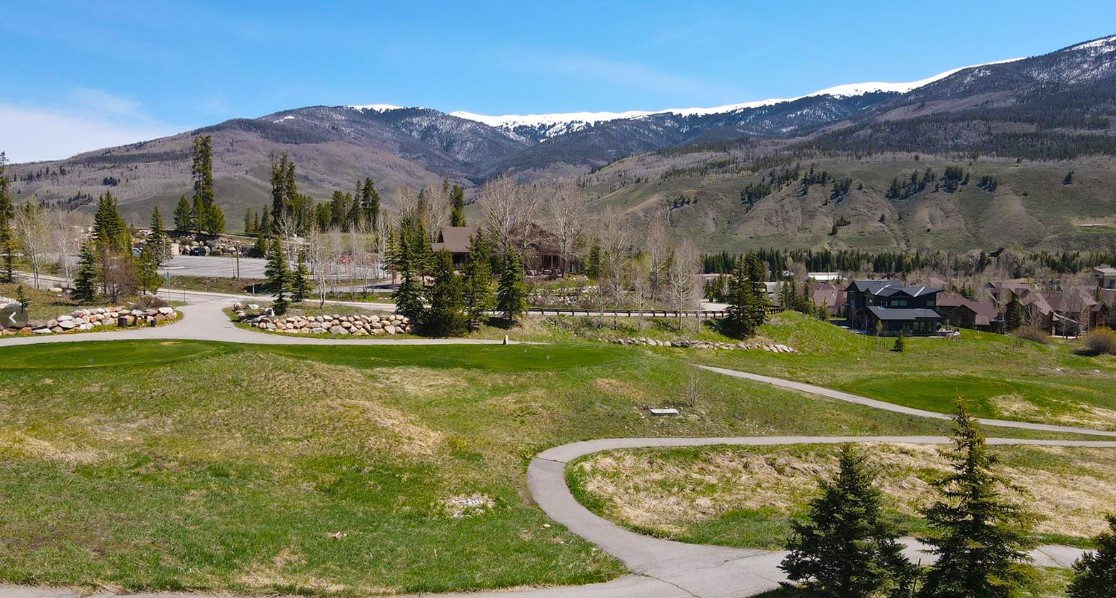 2911 Ninth Green COURT