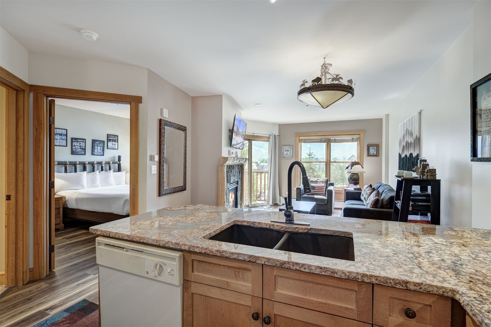 105 Wheeler CIRCLE 305