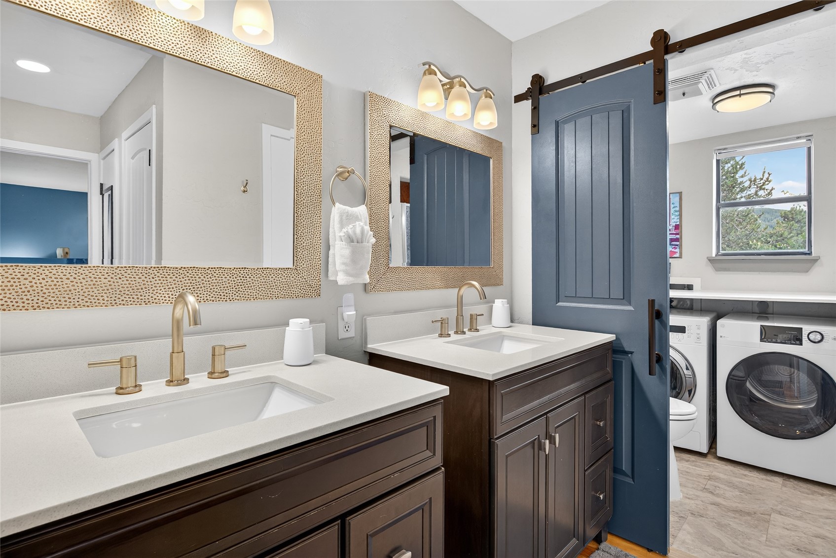 325 Four Oclock ROAD A301