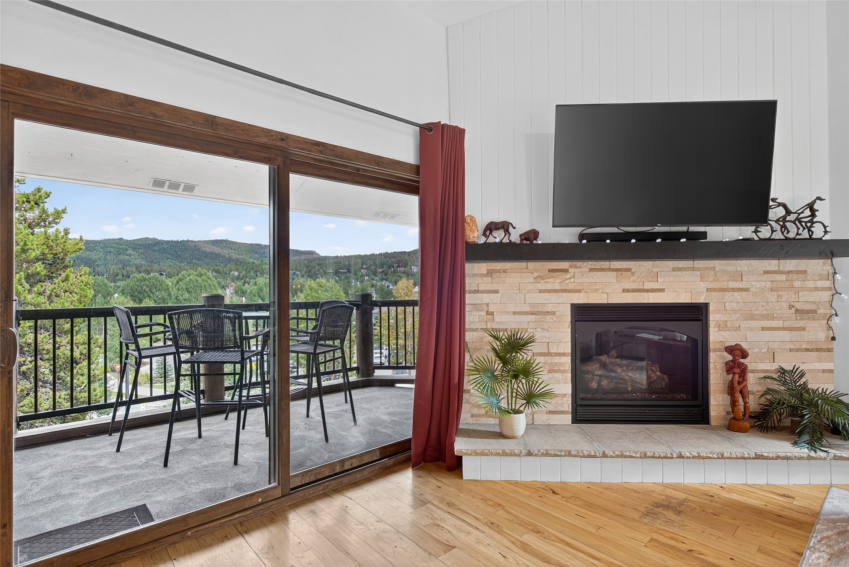 325 Four Oclock ROAD A301