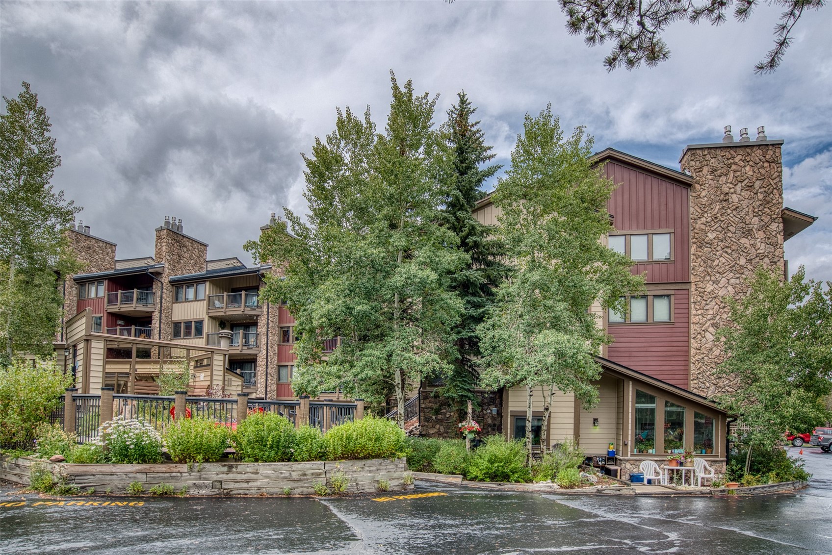 325 Four Oclock ROAD A301