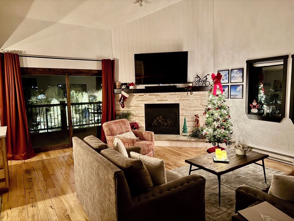 325 Four Oclock ROAD A301