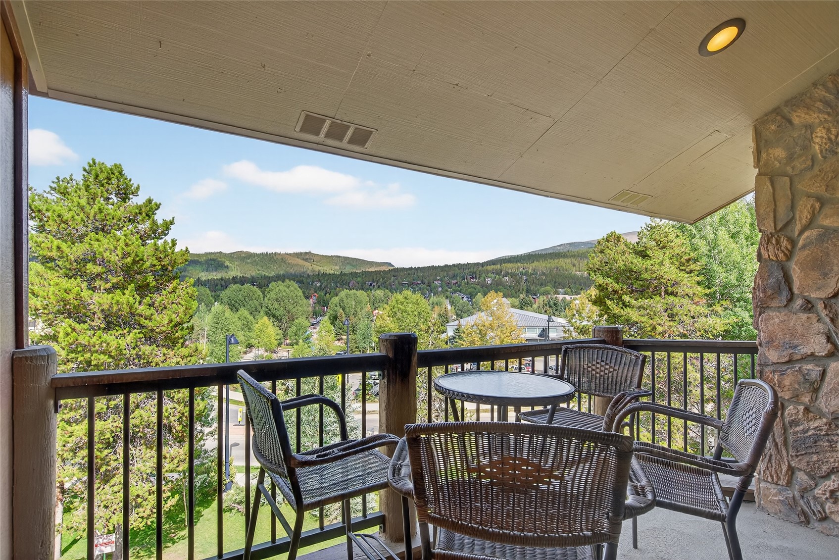 325 Four Oclock ROAD A301