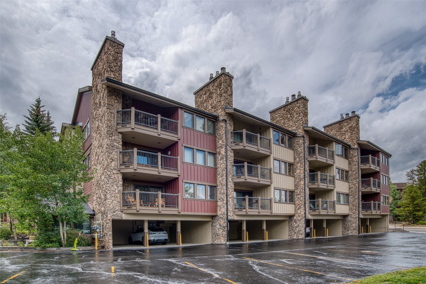 325 Four Oclock ROAD A301