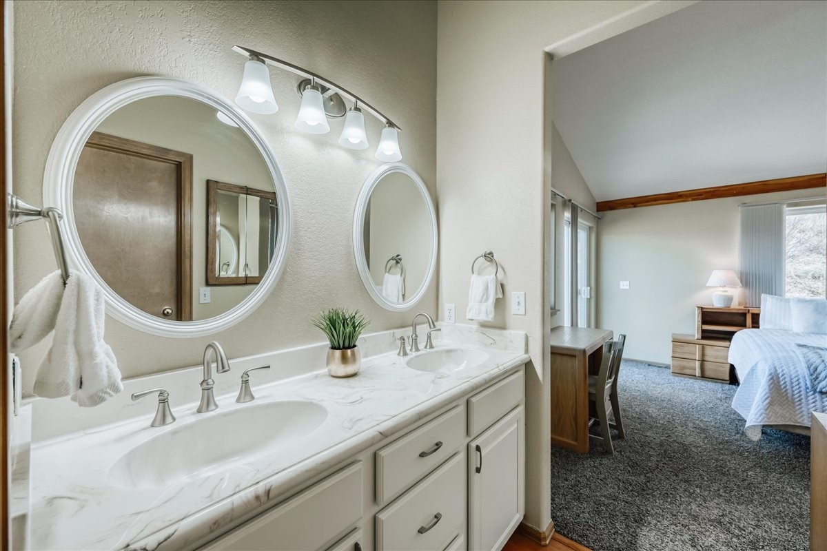 51 Corinthian CIRCLE