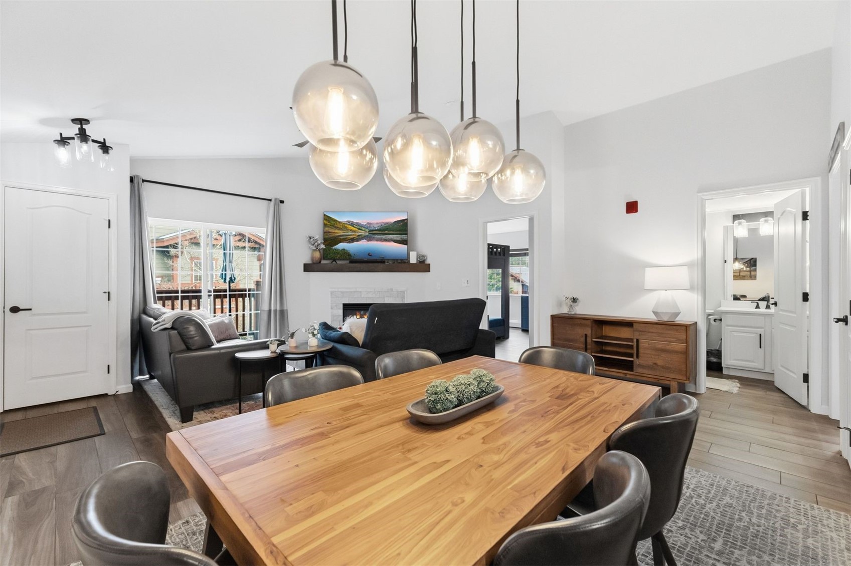 163 Pelican CIRCLE 1206